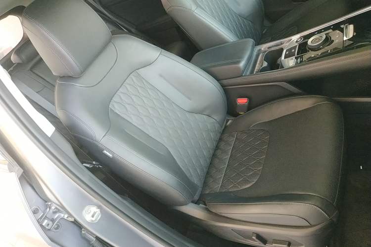 Used Kia Sportage (Chinese Domestic Model) 2023 2.0T Two-Wheel Drive Flagship Edition
