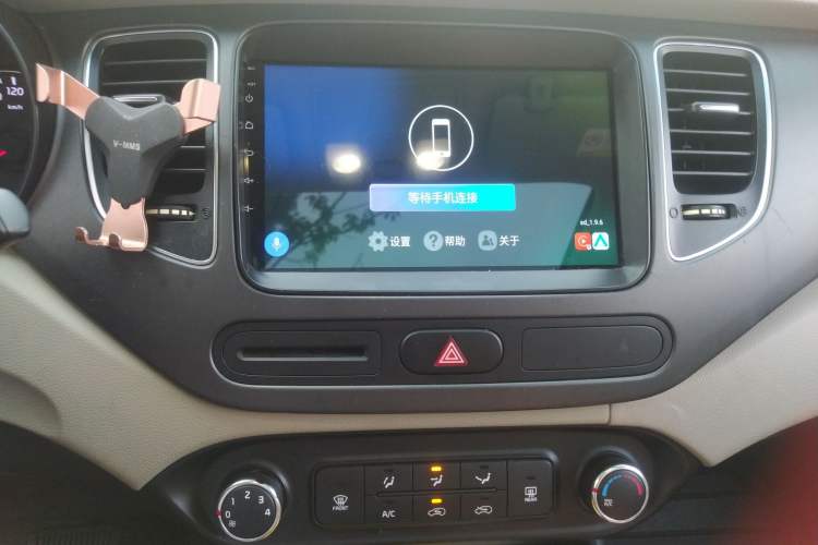 Used Kia  2013 2.0L 7-Seater Automatic Standard Version China IV Standard
