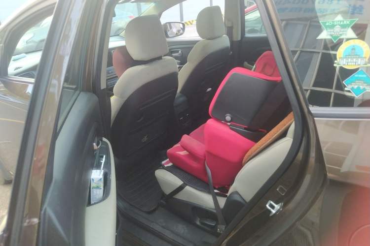 Used Kia  2013 2.0L 7-Seater Automatic Standard Version China IV Standard
