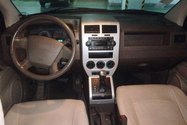 Used Jeep Compass 2007 2.4L four-wheel drive sport version
