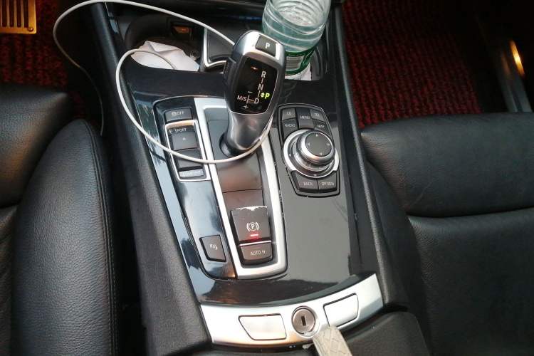 Used BMW 5 Series GT 2011 535i xDrive Luxury Edition Gear Lever