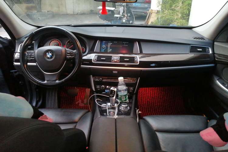 Used BMW 5 Series GT 2011 535i xDrive Luxury Edition Center Console