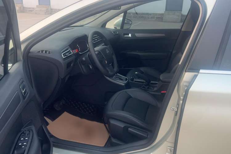 Used Citroen C4 Sega 2016 1.2THP Automatic Luxury Model Interior 1