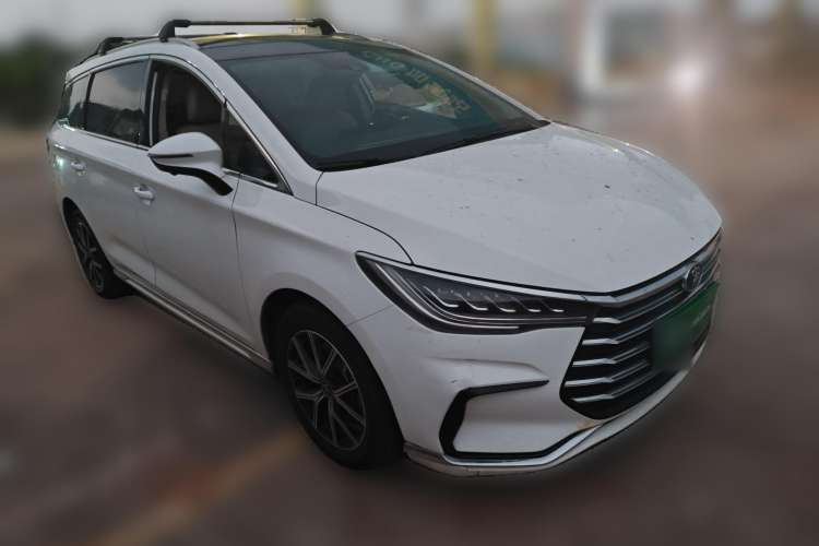 Used BYD Song MAX New Energy 2022 DM-i 105KM Flagship Model Front Right 45 Deg