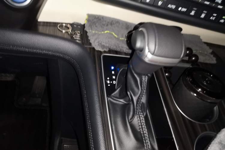 Used Toyota Granvia 2023 2.5L Hybrid Prestige VIP Edition Gear Lever