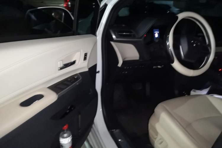 Used Toyota Granvia 2023 2.5L Hybrid Prestige VIP Edition Driver Seat