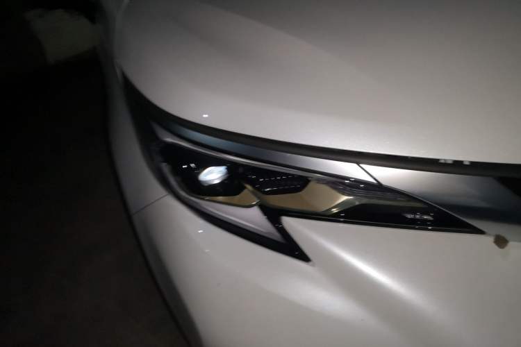 Used Toyota Granvia 2023 2.5L Hybrid Prestige VIP Edition Right Front Headlight