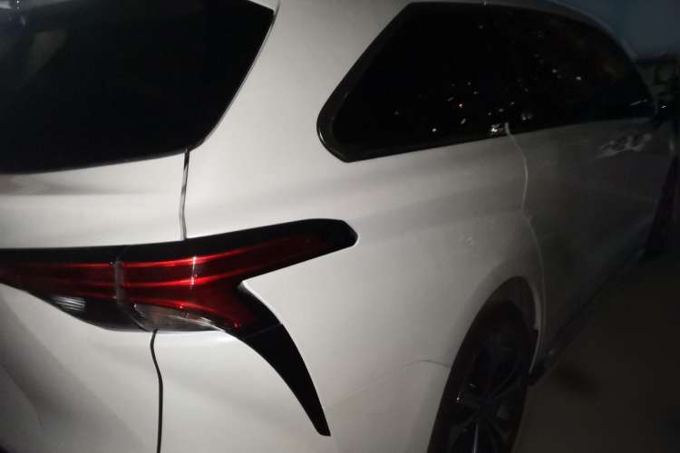 Used Toyota Granvia 2023 2.5L Hybrid Prestige VIP Edition Rear Right 45 Deg