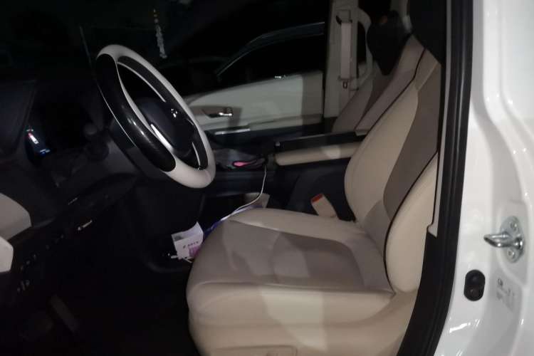 Used Toyota Granvia 2023 2.5L Hybrid Prestige VIP Edition Left Front Seat