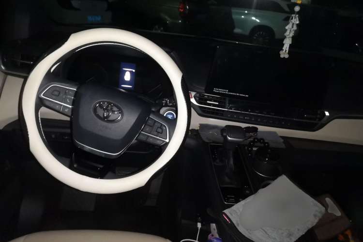 Used Toyota Granvia 2023 2.5L Hybrid Prestige VIP Edition Center Console