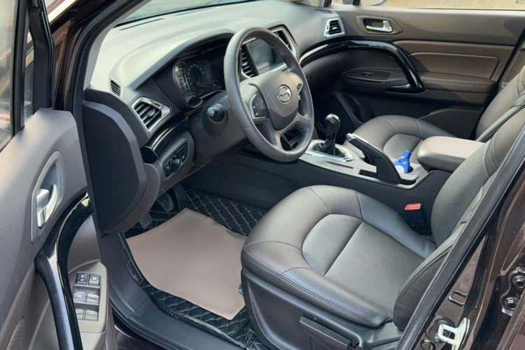 Used GAC Trumpchi GS4 2015 200T Manual Elite Edition Interior 2