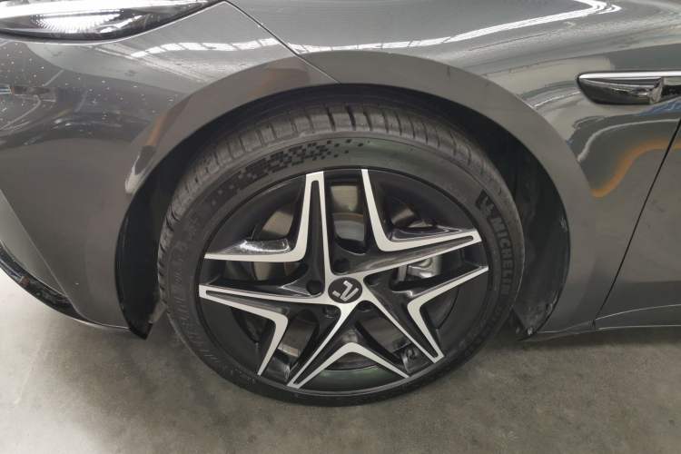 Used Rising F7 2023 Advanced Edition
