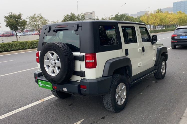 Used BAIC Off-Road BJ40 2016 40L 2.0T Manual Two-Wheel Drive Luxury Edition