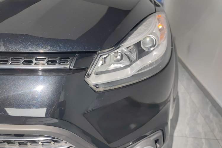 Used JMC Yusheng S350 2017 2.0T Automatic 2WD Diesel Luxury Version with Sunroof 7 Seats
