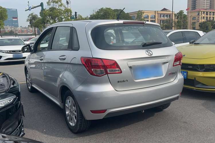 Used BAIC Off-Road E Series 2013 Hatchback 1.5L Automatic Lotte Edition