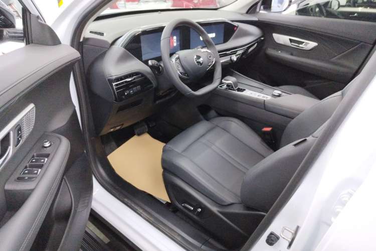 Used Dongfeng Aeolus Huge 2022 Mach Dual-Motor 1.5T MHD Dare-to-Dream Edition
