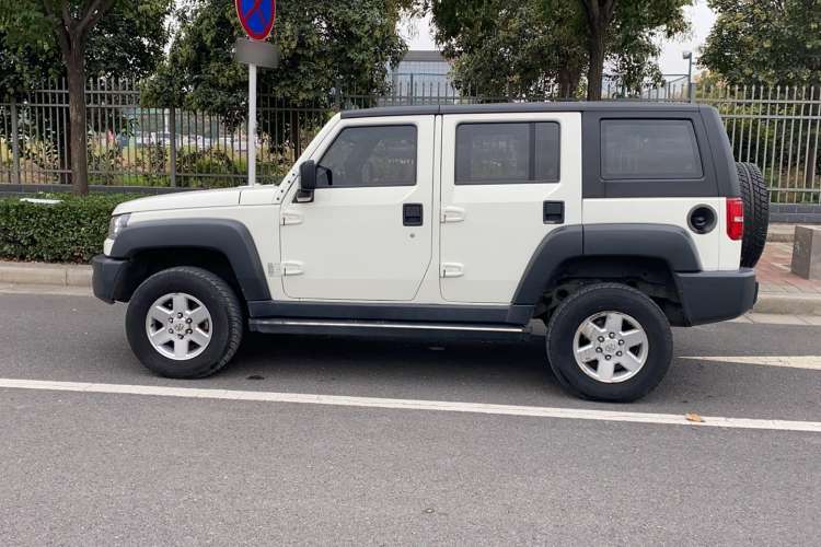 Used BAIC Off-Road BJ40 2016 40L 2.0T Manual Two-Wheel Drive Luxury Edition