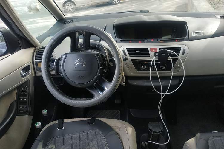 Used Citroen C4 Picasso 2009 Grand 2.0L Comfort Model Center Console