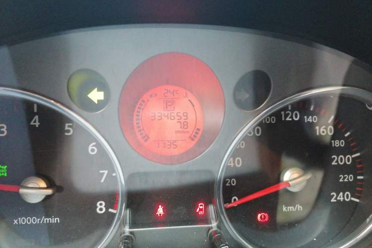 Used Nissan X-Trail 2008 2.5L XV CVT 4WD Odometer Close Up