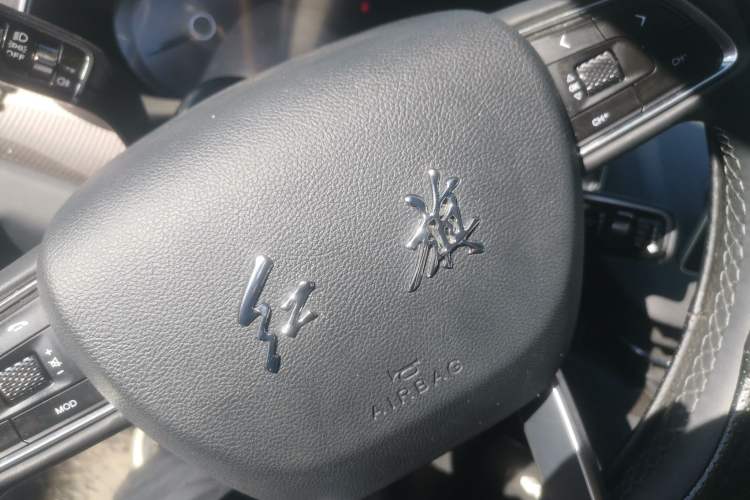 Used Hongqi E-QM5 2022 431 km Charge & Enjoy Edition