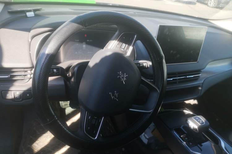 Used Hongqi E-QM5 2022 431 km Charge & Enjoy Edition