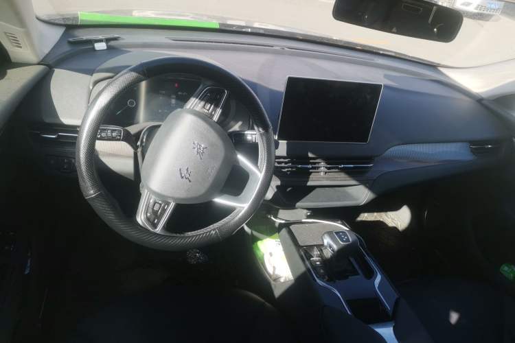 Used Hongqi E-QM5 2022 431 km Charge & Enjoy Edition