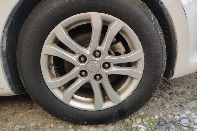 Used Bestune B50 2018 1.4T Automatic 20th Anniversary Edition Right Front Wheel Hub