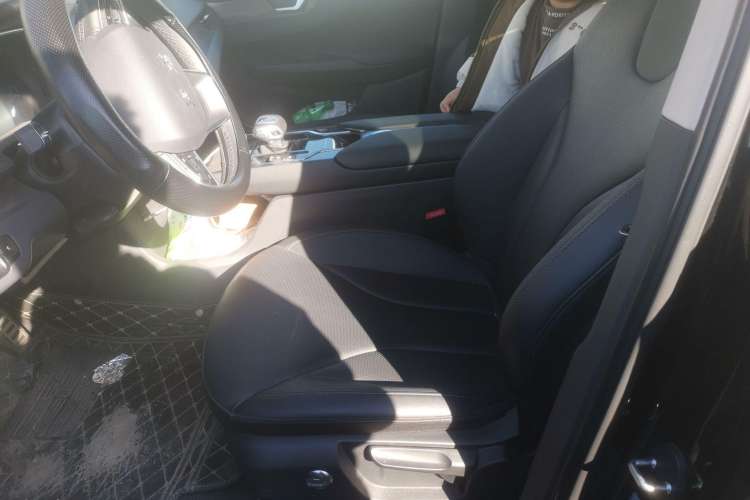 Used Hongqi E-QM5 2022 431 km Charge & Enjoy Edition