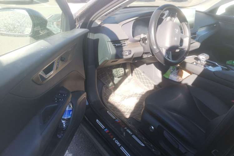 Used Hongqi E-QM5 2022 431 km Charge & Enjoy Edition