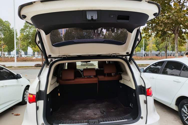 Used Zotye T700 2017 1.8T Dual-Clutch Prestige Model
