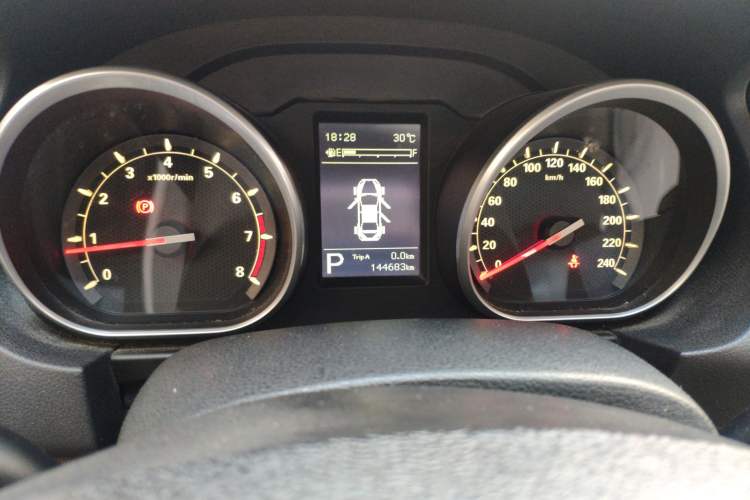 Used Bestune B50 2018 1.4T Automatic 20th Anniversary Edition Odometer Close Up