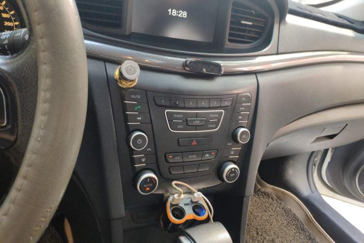 Used Bestune B50 2018 1.4T Automatic 20th Anniversary Edition Audio And AC Panel