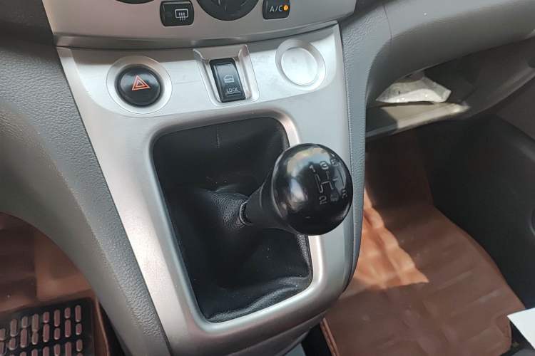 Used Nissan NV200 2013 1.6L Luxury Model China IV Standard