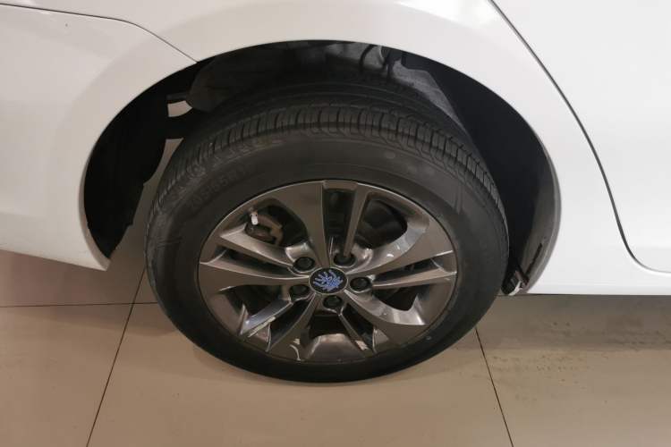 Used BYD Qin New Energy 2017 1.5T Luxury Model Right Rear Wheel Hub