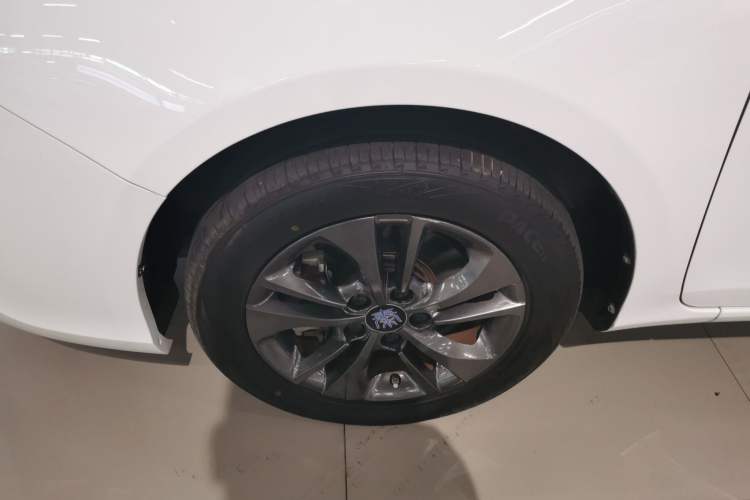 Used BYD Qin New Energy 2017 1.5T Luxury Model Left Front Wheel Hub