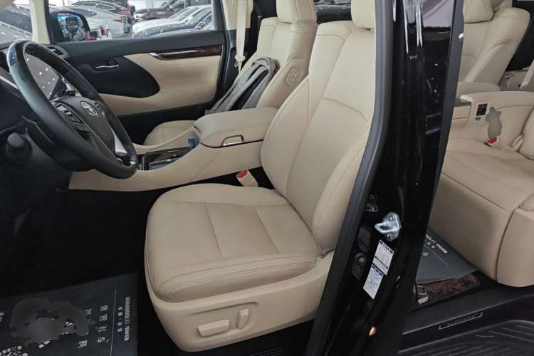 Used Toyota Alphard 2021 Dual-Engine 2.5L Luxury Edition
