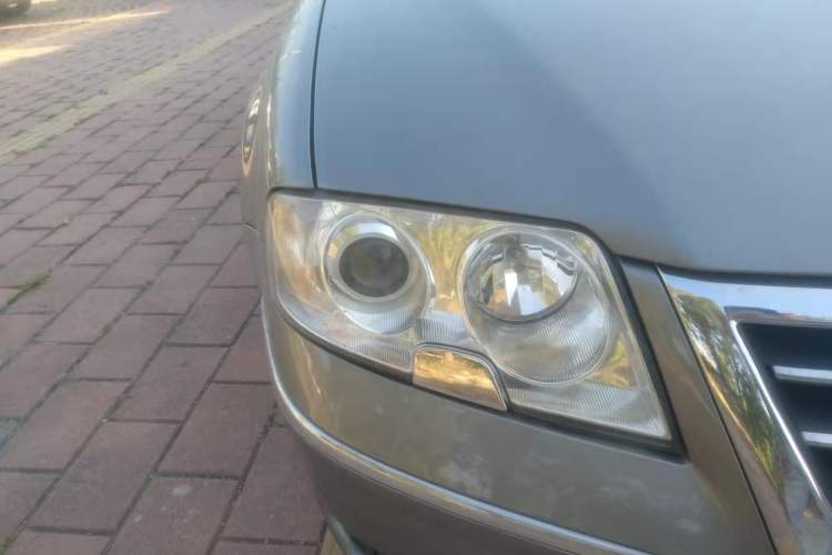 Used Volkswagen Passat 2005 1.8T Manual Luxury Model Right Front Headlight