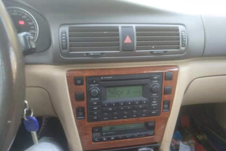 Used Volkswagen Passat 2005 1.8T Manual Luxury Model Audio And AC Panel