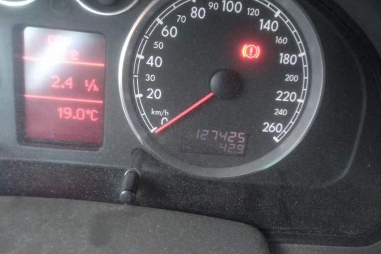 Used Volkswagen Passat 2005 1.8T Manual Luxury Model Odometer Close Up