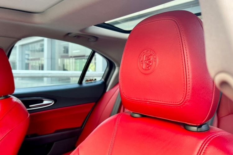 Used Alfa Romeo Giulia 2017 2.0T 280HP Luxury Edition
