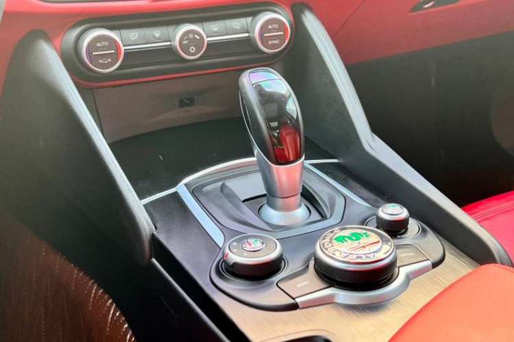 Used Alfa Romeo Giulia 2017 2.0T 280HP Luxury Edition
