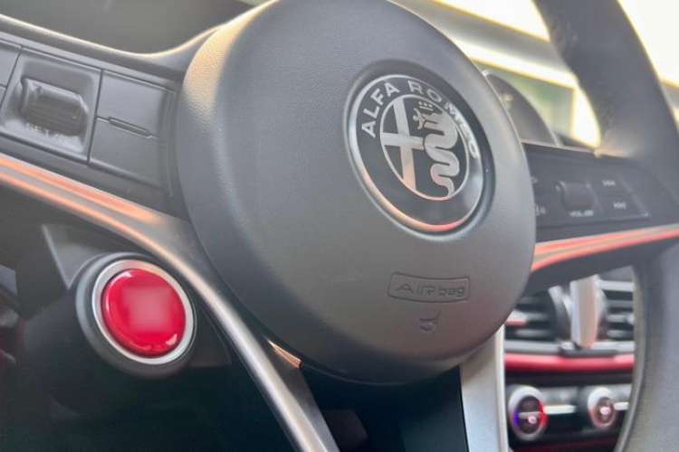 Used Alfa Romeo Giulia 2017 2.0T 280HP Luxury Edition
