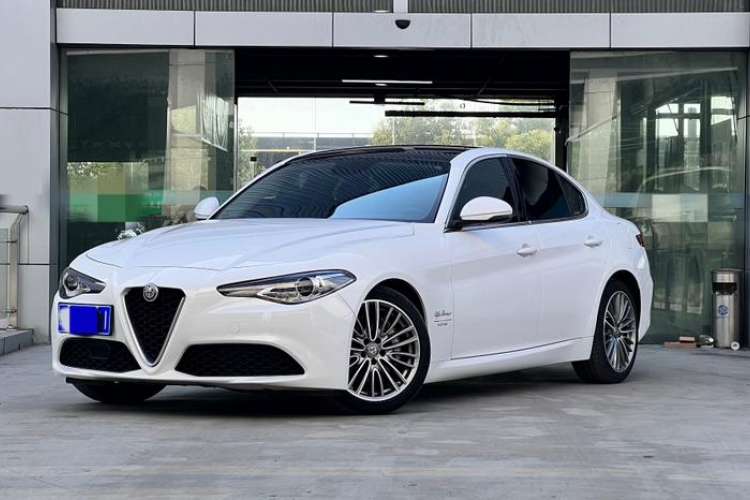 Used Alfa Romeo Giulia 2017 2.0T 280HP Luxury Edition
