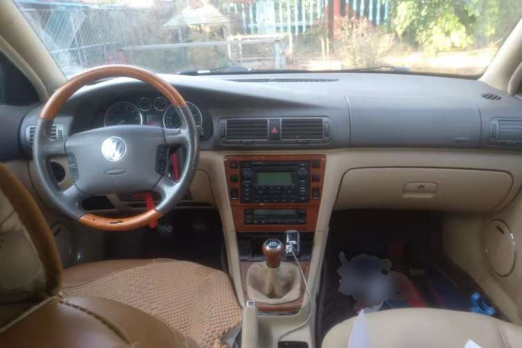 Used Volkswagen Passat 2005 1.8T Manual Luxury Model Center Console