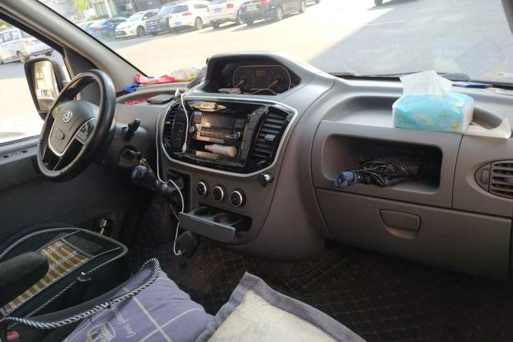 Used SAIC MAXUS  2019 2.5T Classic 6-Speed Manual Van Long Wheelbase Mid-Roof Design 2/3 Seats
