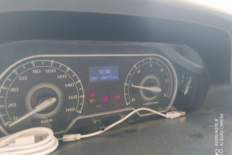 Used SAIC MAXUS  2019 2.5T Classic 6-Speed Manual Van Long Wheelbase Mid-Roof Design 2/3 Seats
