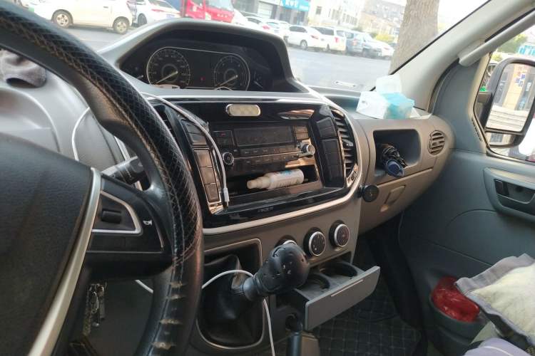 Used SAIC MAXUS  2019 2.5T Classic 6-Speed Manual Van Long Wheelbase Mid-Roof Design 2/3 Seats
