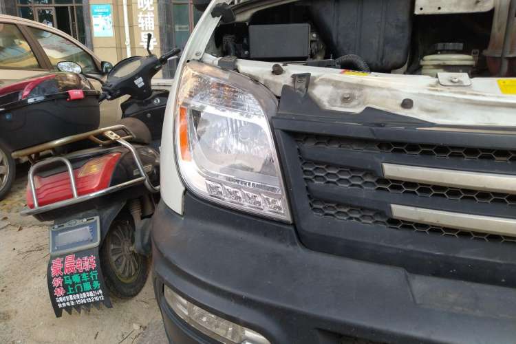 Used SAIC MAXUS  2019 2.5T Classic 6-Speed Manual Van Long Wheelbase Mid-Roof Design 2/3 Seats
