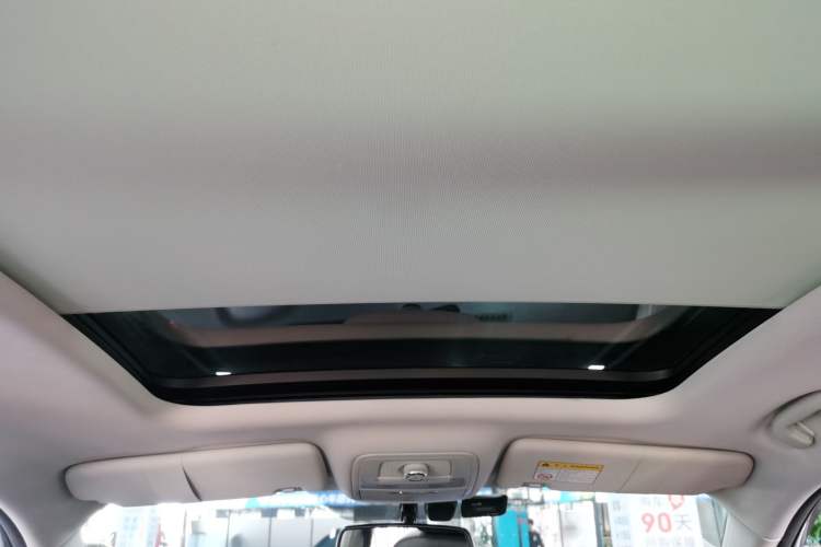 Used Roewe RX8 2018 30T Smart Connectivity Two-Wheel Drive Flagship Edition
