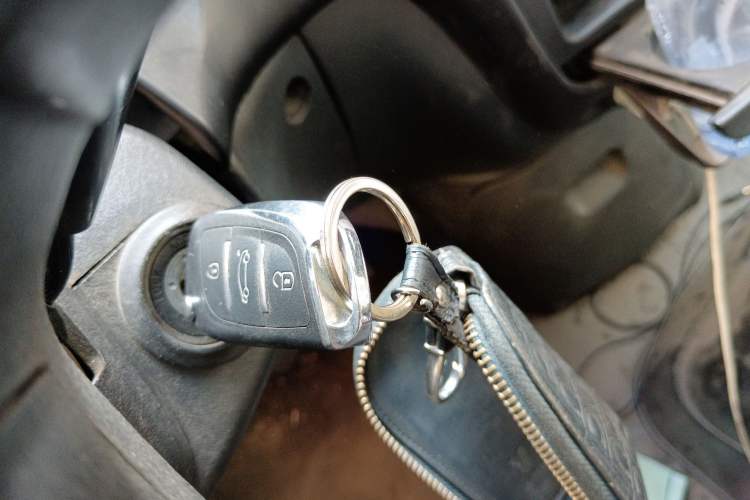 Used JAC Refine 2015 2.0L Shuttle Gasoline Long-Wheelbase Comfort Version HFC4GA3-3D